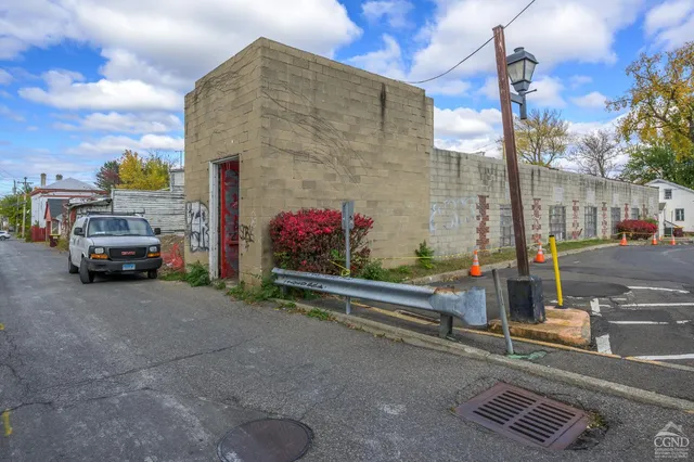 $8,500 | 517 Columbia Street, Hudson, NY 12534