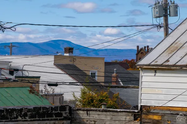 $8,500 | 517 Columbia Street, Hudson, NY 12534
