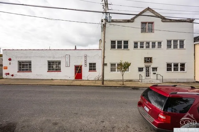 $8,500 | 517 Columbia Street, Hudson, NY 12534