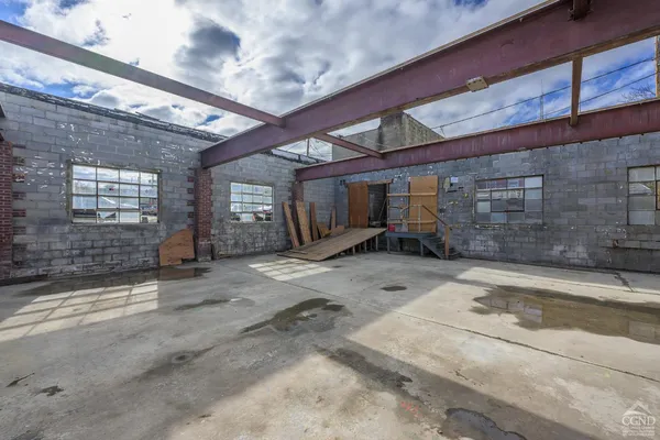 $8,500 | 517 Columbia Street, Hudson, NY 12534