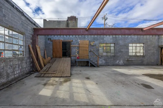 $8,500 | 517 Columbia Street, Hudson, NY 12534