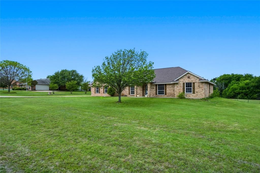 100 Pinnacle Circle Aledo, TX 76008 - Photo 2 of 30 a front view of a house with garden