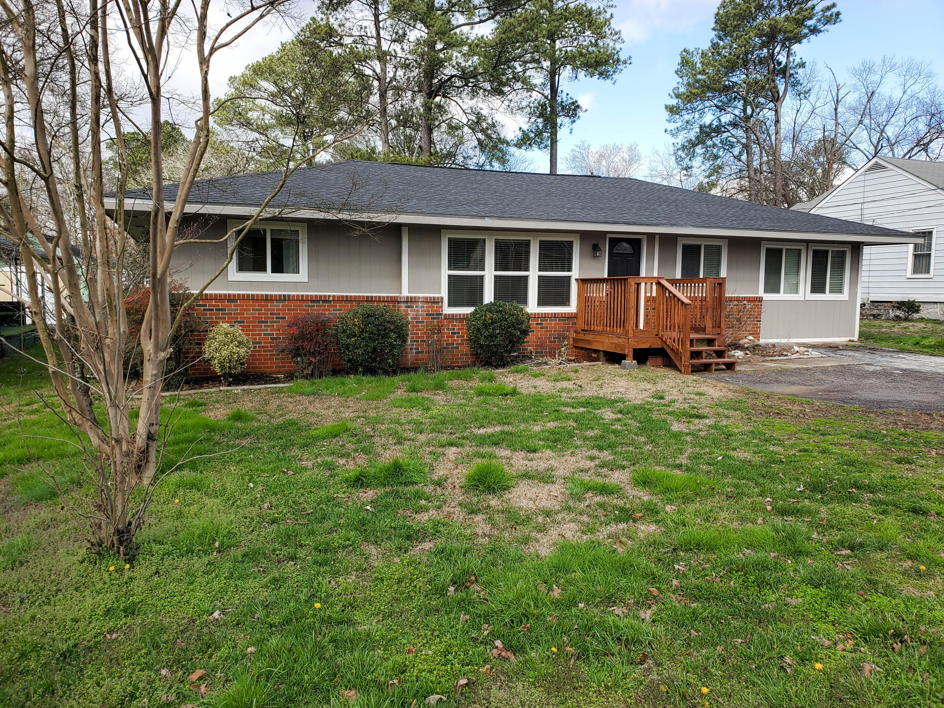 605 North Moore Road Chattanooga, TN 37411 - Photo 1 of 37 Front
