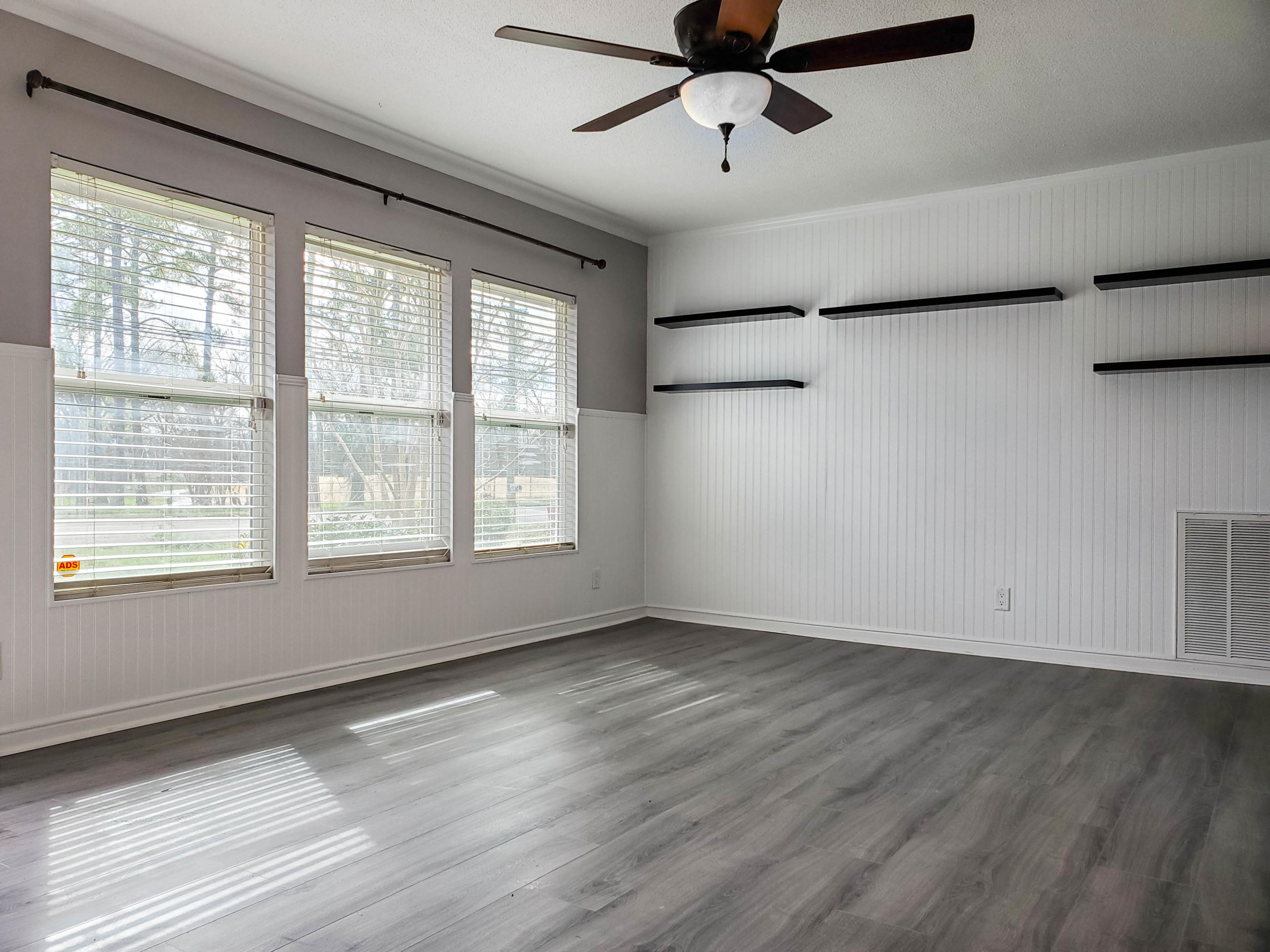 605 North Moore Road Chattanooga, TN 37411 - Photo 11 of 37 Living Room