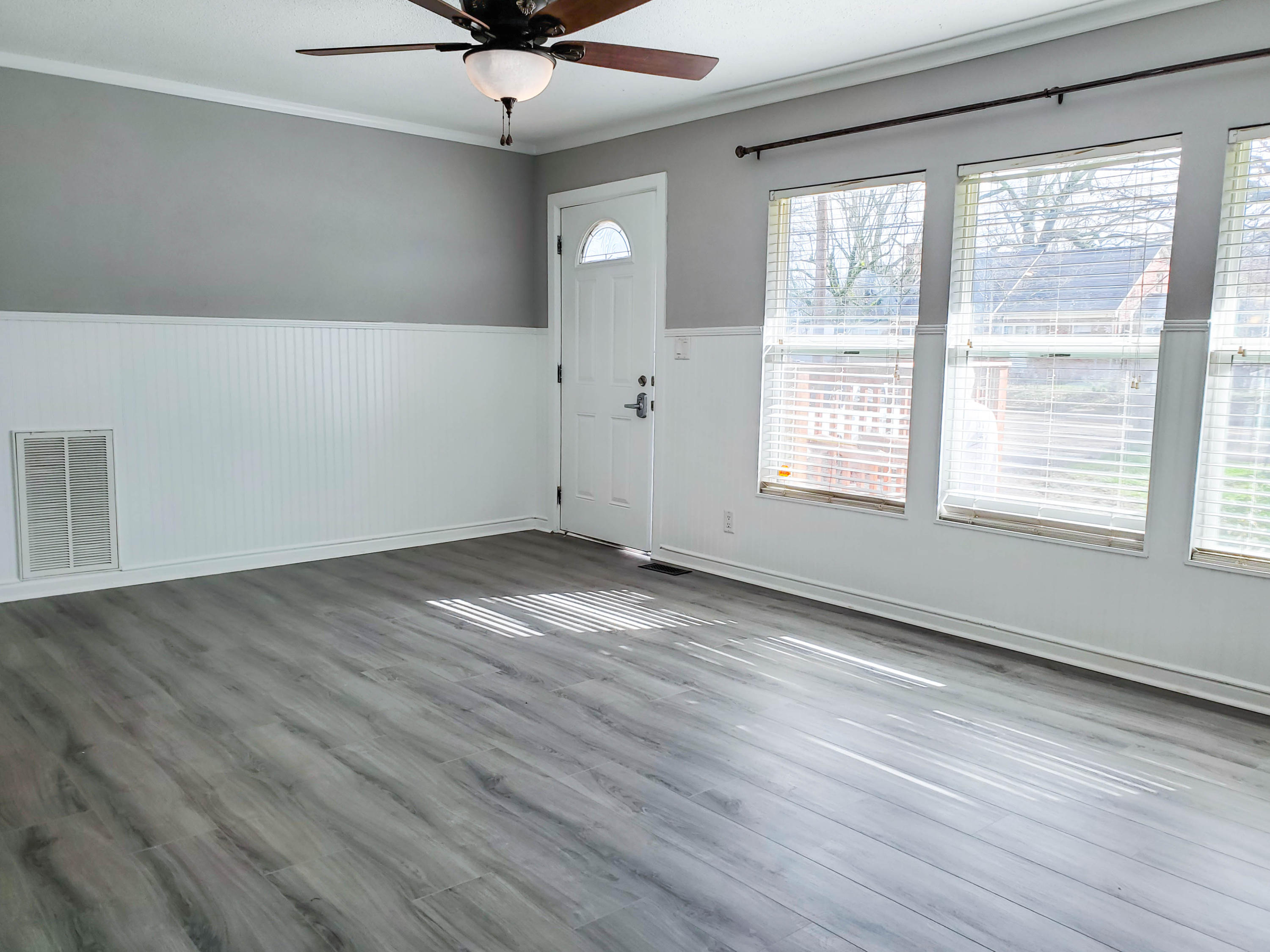 605 North Moore Road Chattanooga, TN 37411 - Photo 12 of 37 Living Room