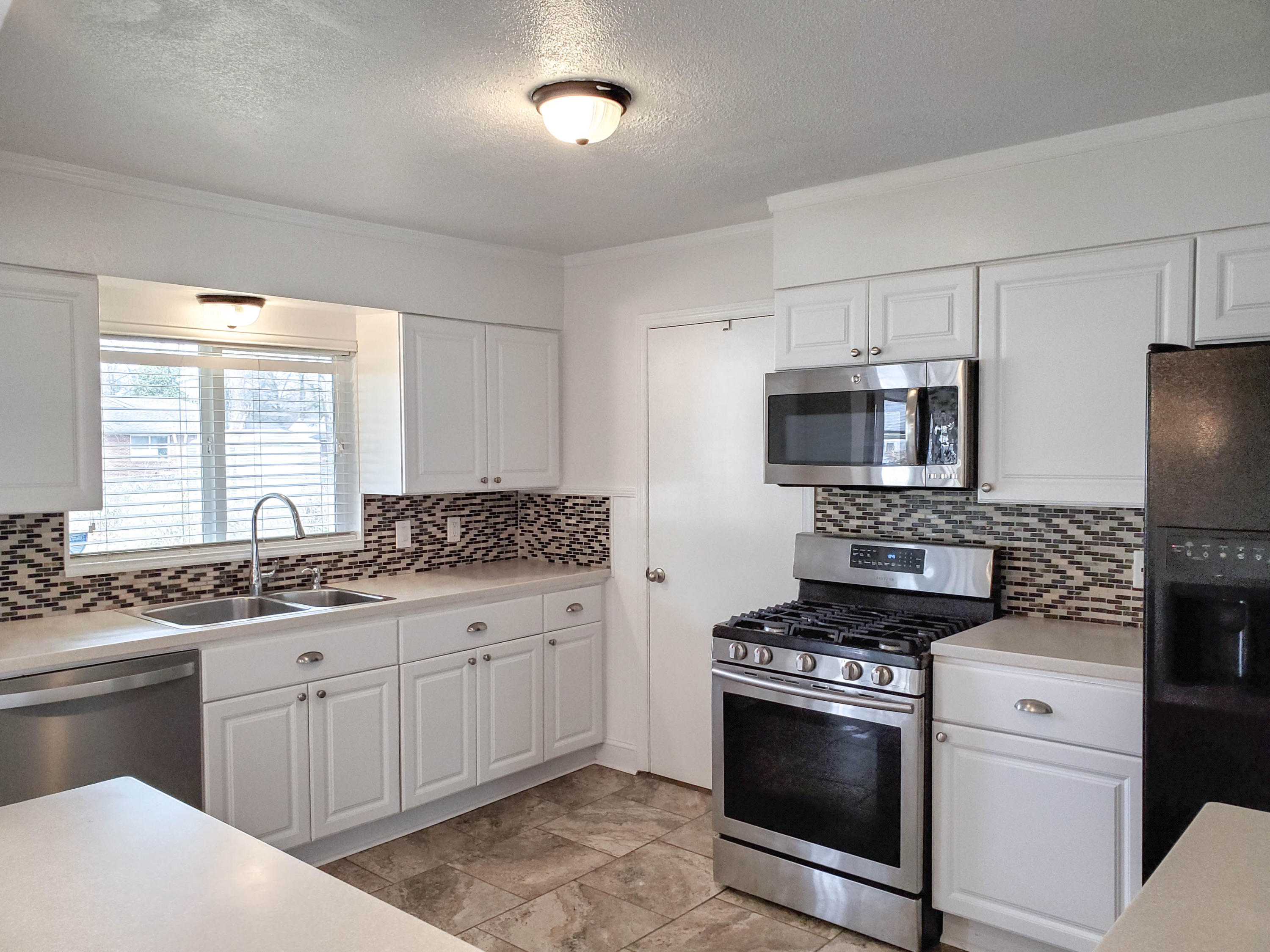 605 North Moore Road Chattanooga, TN 37411 - Photo 17 of 37 Kitchen