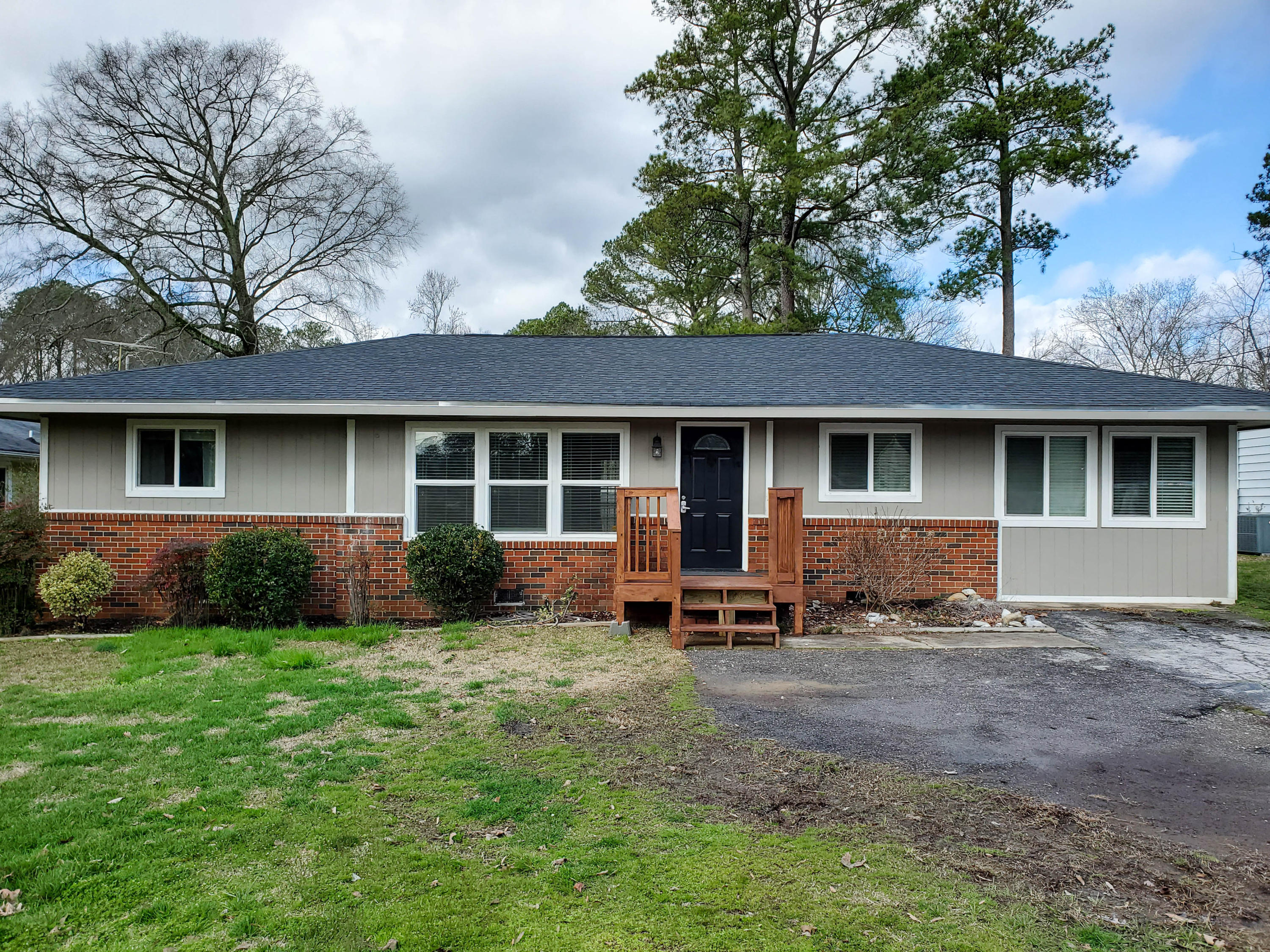 605 North Moore Road Chattanooga, TN 37411 - Photo 2 of 37 Front