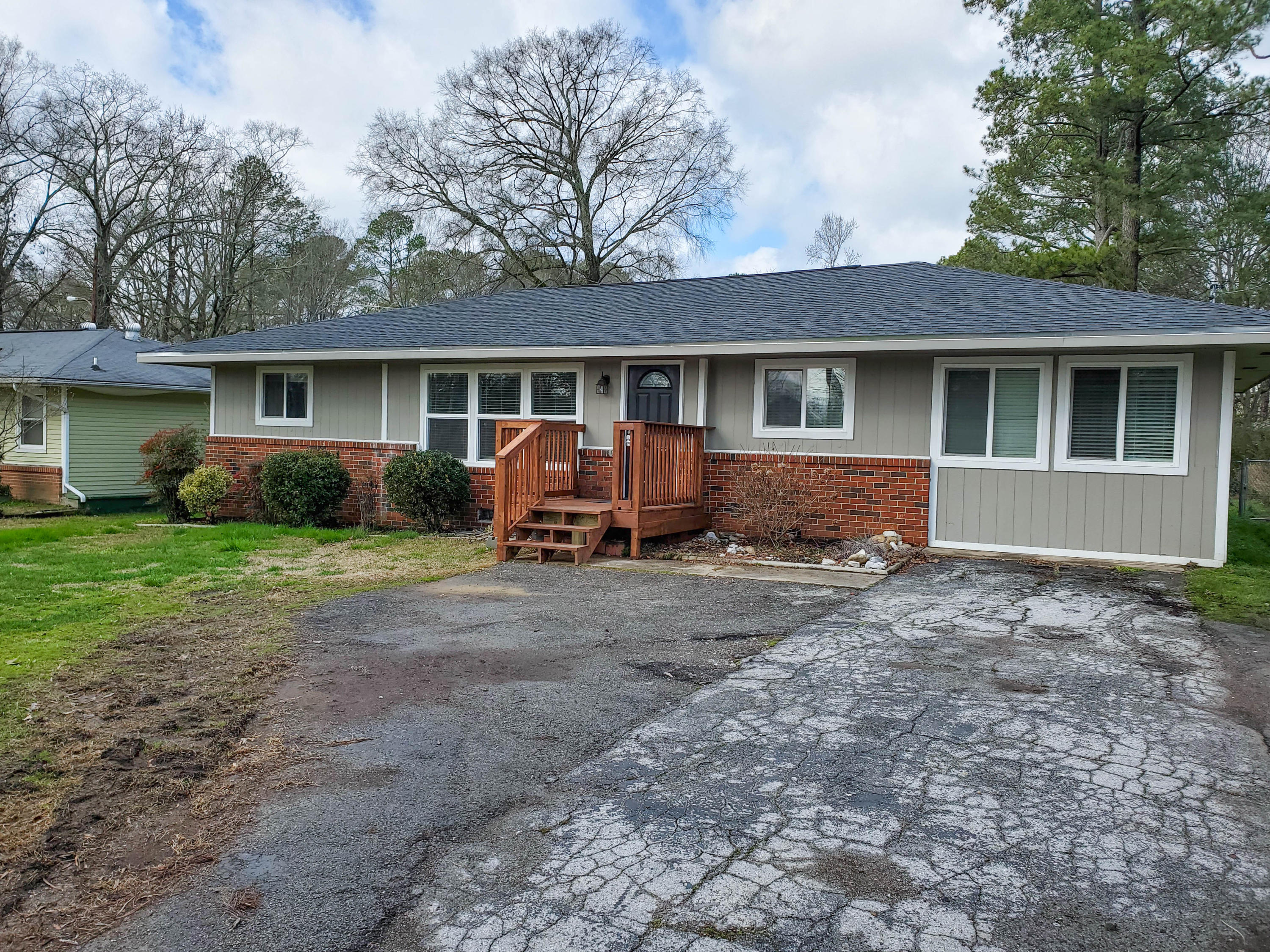 605 North Moore Road Chattanooga, TN 37411 - Photo 3 of 37 Front