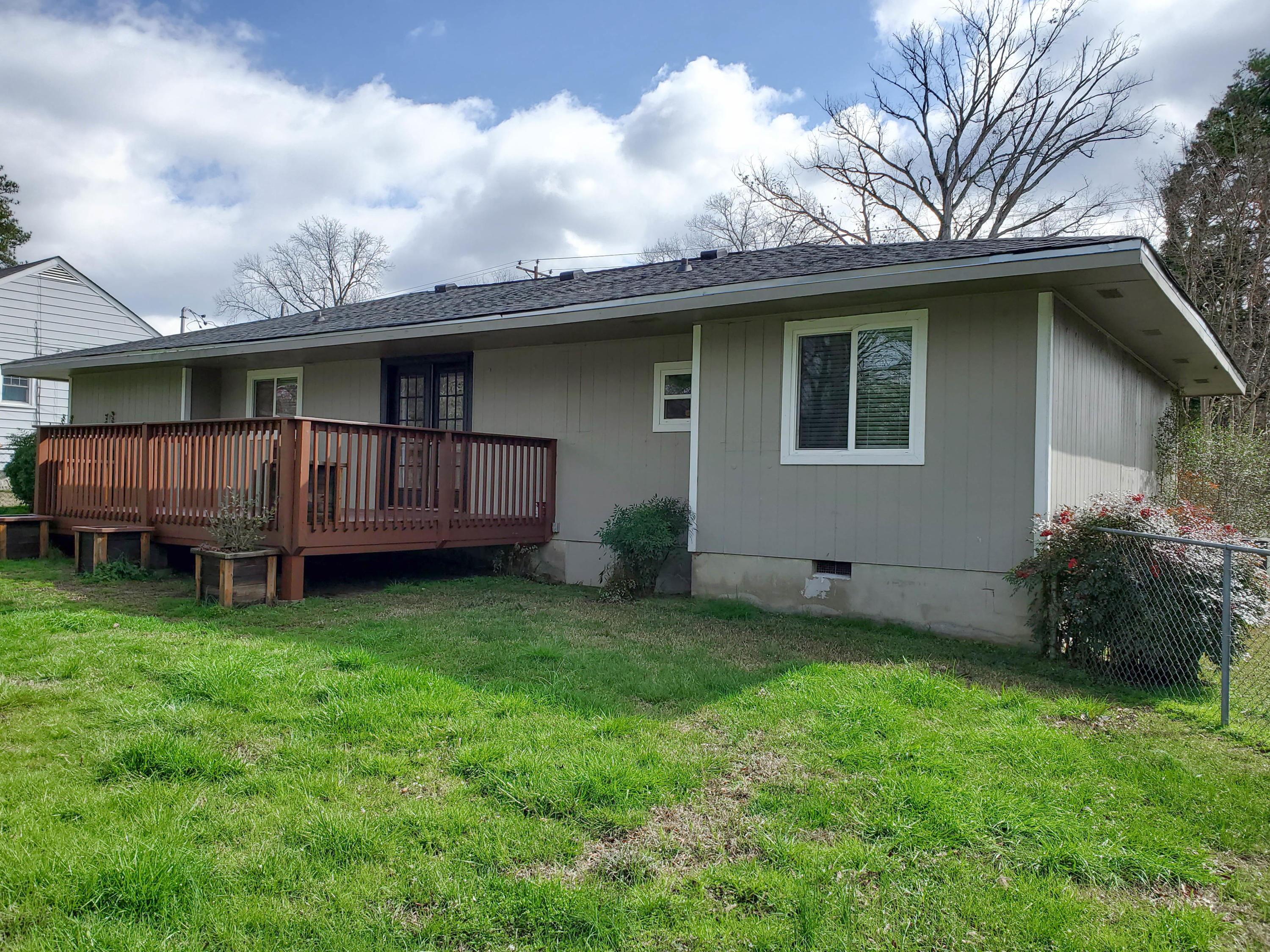 605 North Moore Road Chattanooga, TN 37411 - Photo 4 of 37 Back