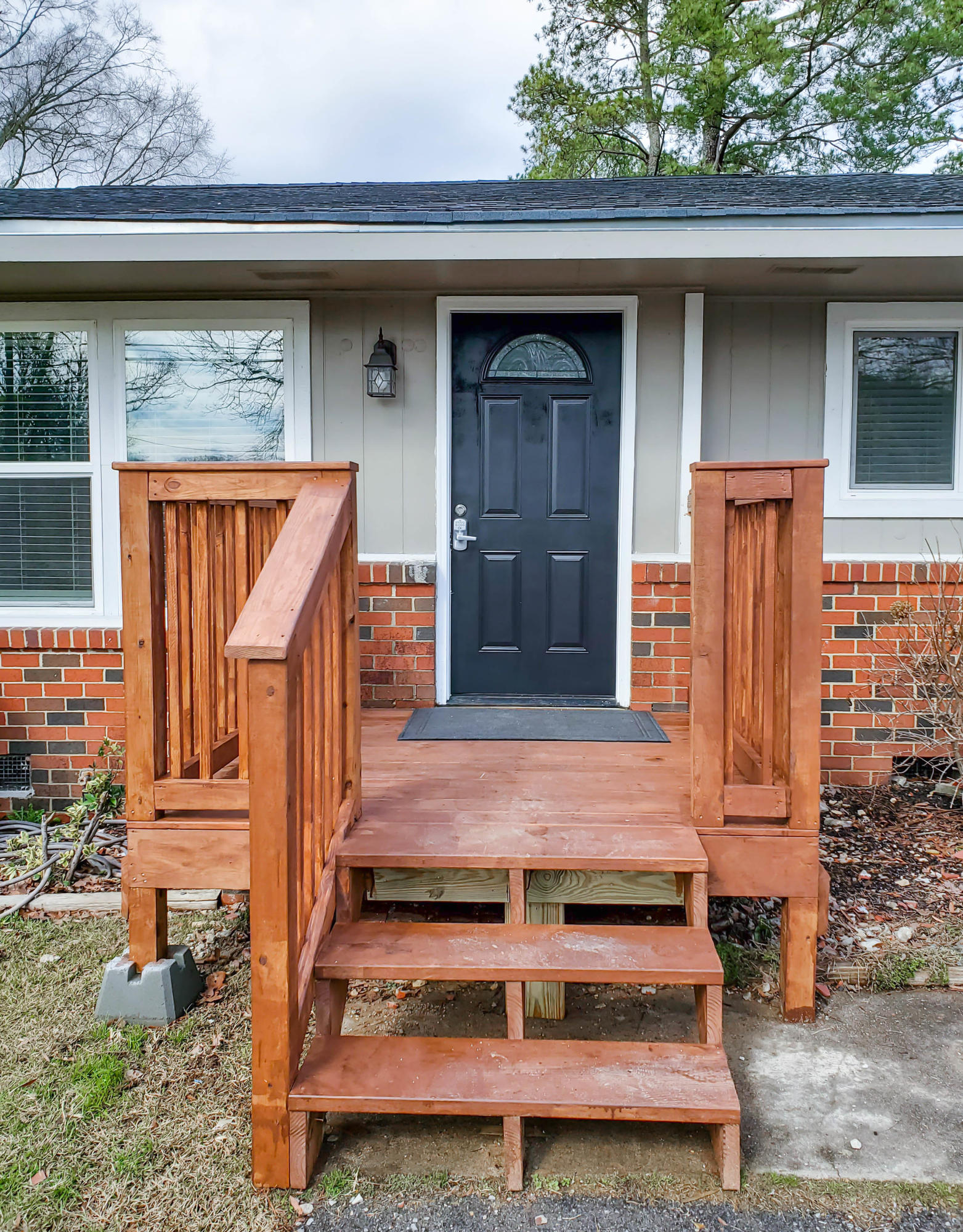 605 North Moore Road Chattanooga, TN 37411 - Photo 10 of 37 Frot Porch