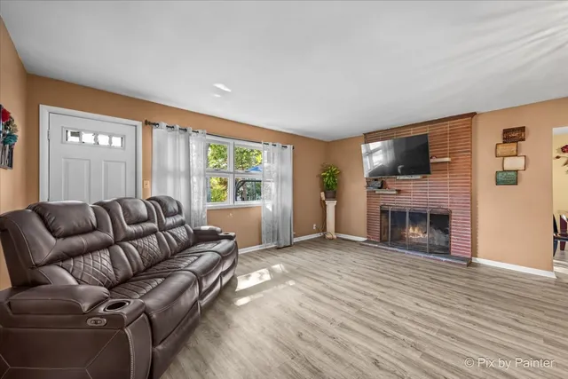 $299,900 | 1103 Lawrence Avenue, Elgin, IL 60123