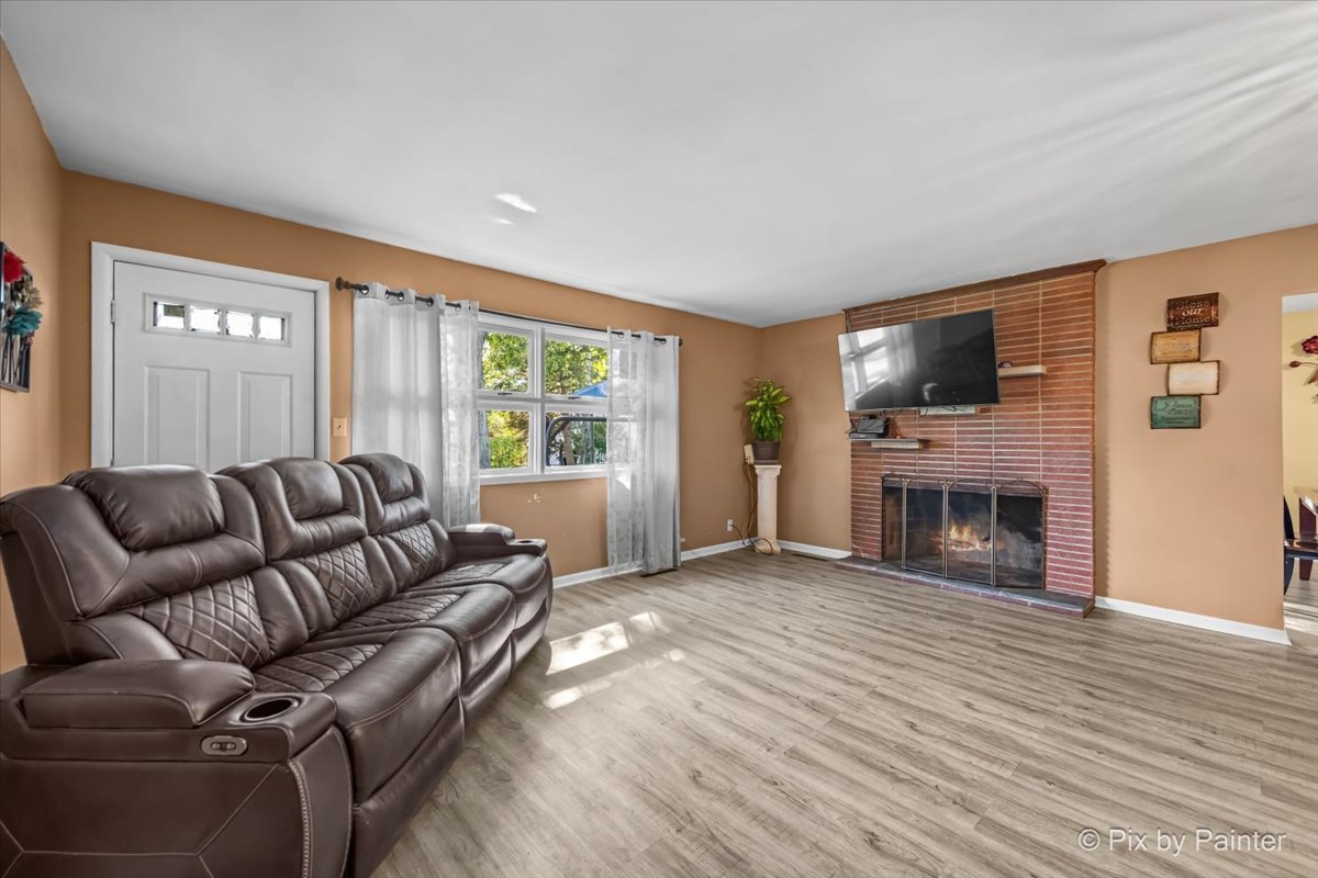 1103 Lawrence Avenue Elgin, IL 60123 - Photo 12 of 27