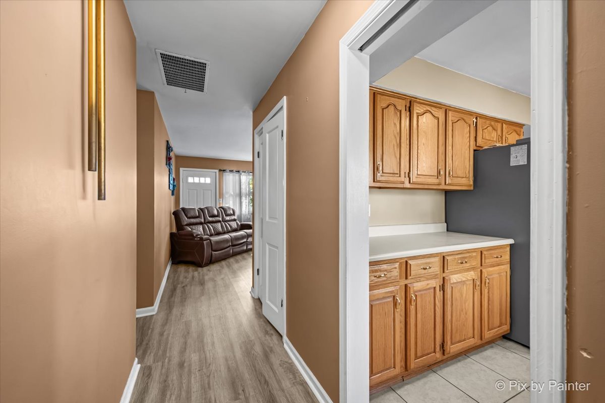 1103 Lawrence Avenue Elgin, IL 60123 - Photo 2 of 27