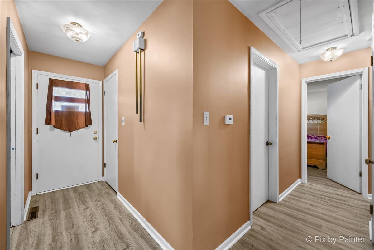 1103 Lawrence Avenue Elgin, IL 60123 - Photo 3 of 27