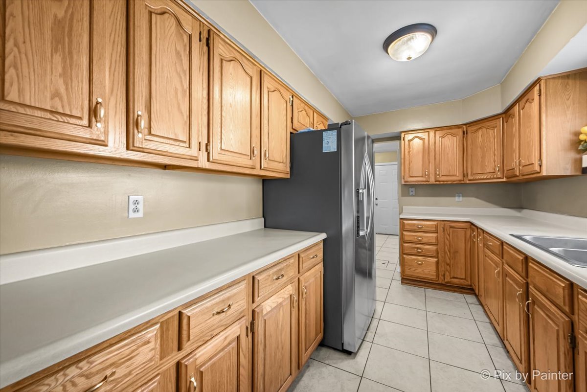 1103 Lawrence Avenue Elgin, IL 60123 - Photo 4 of 27