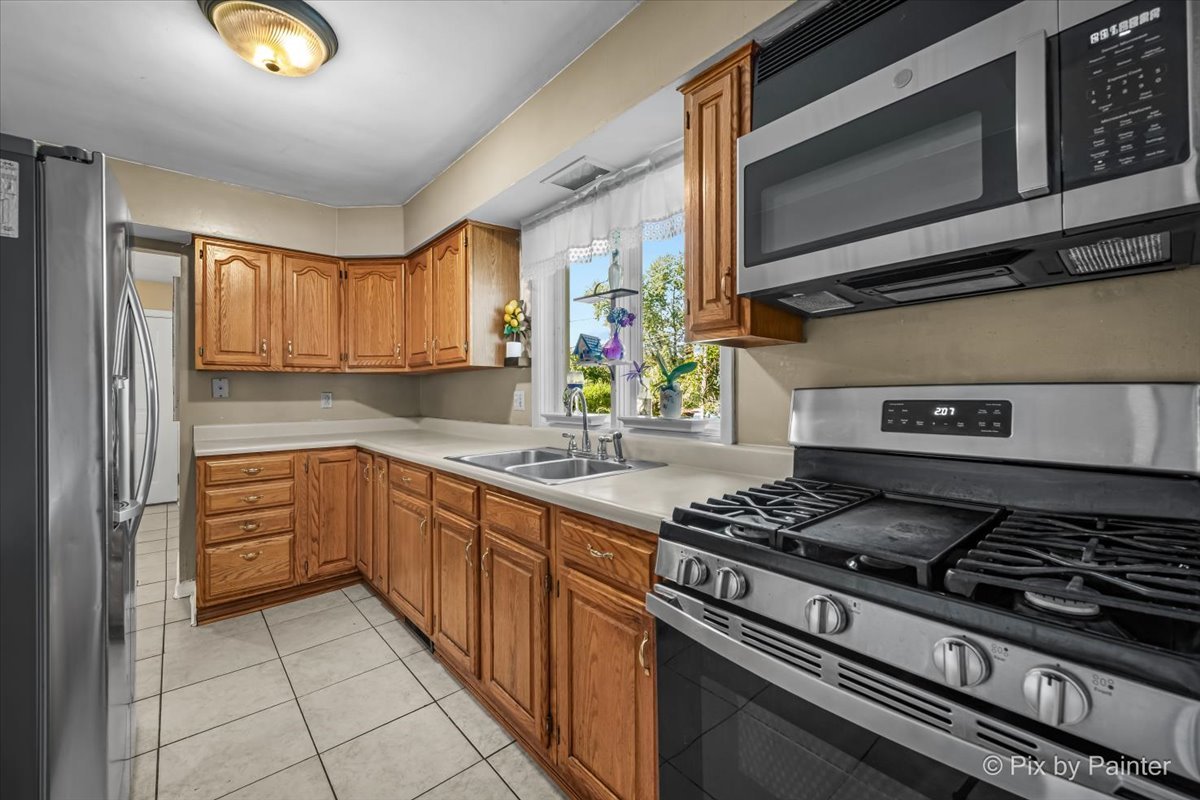 1103 Lawrence Avenue Elgin, IL 60123 - Photo 5 of 27