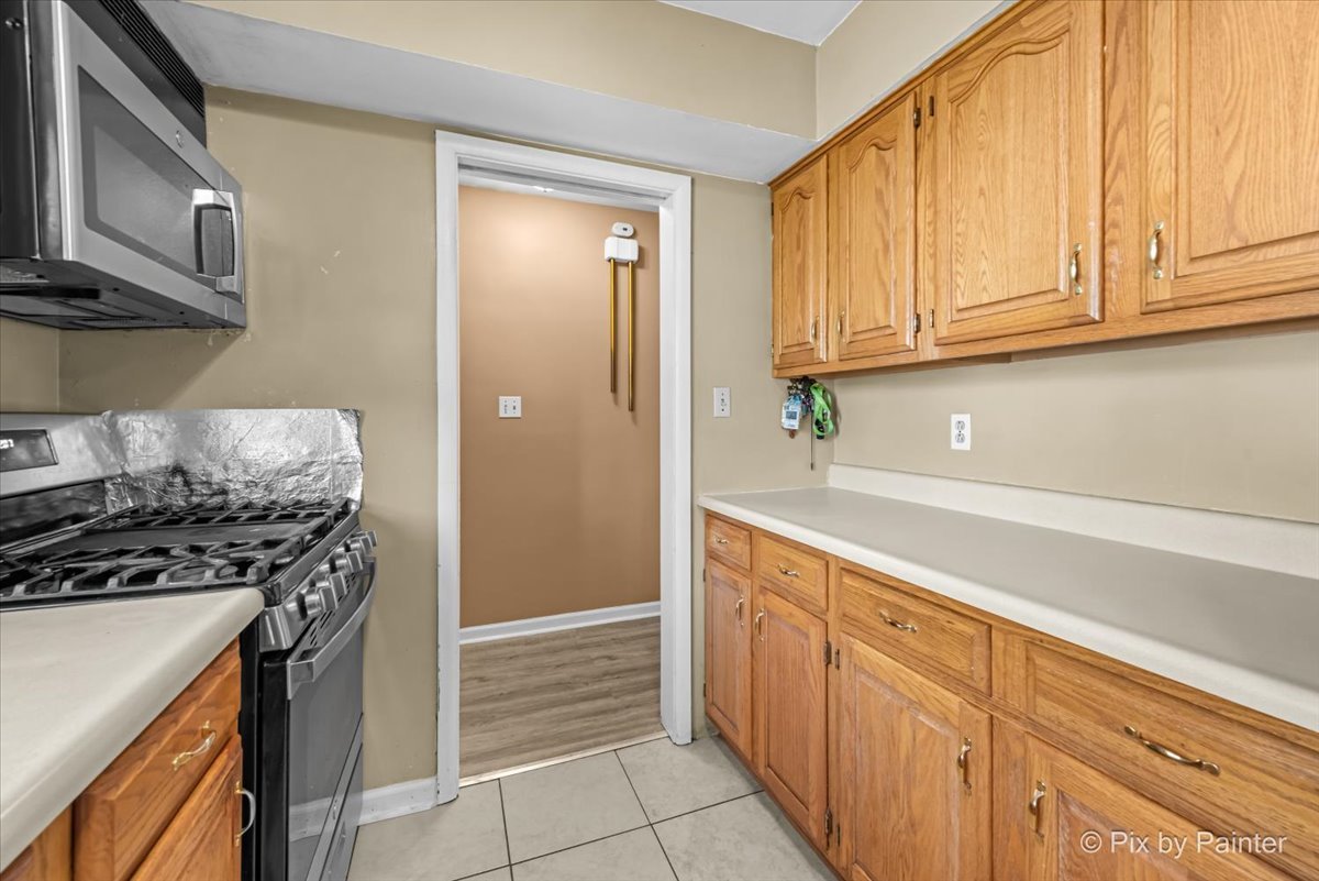 1103 Lawrence Avenue Elgin, IL 60123 - Photo 6 of 27