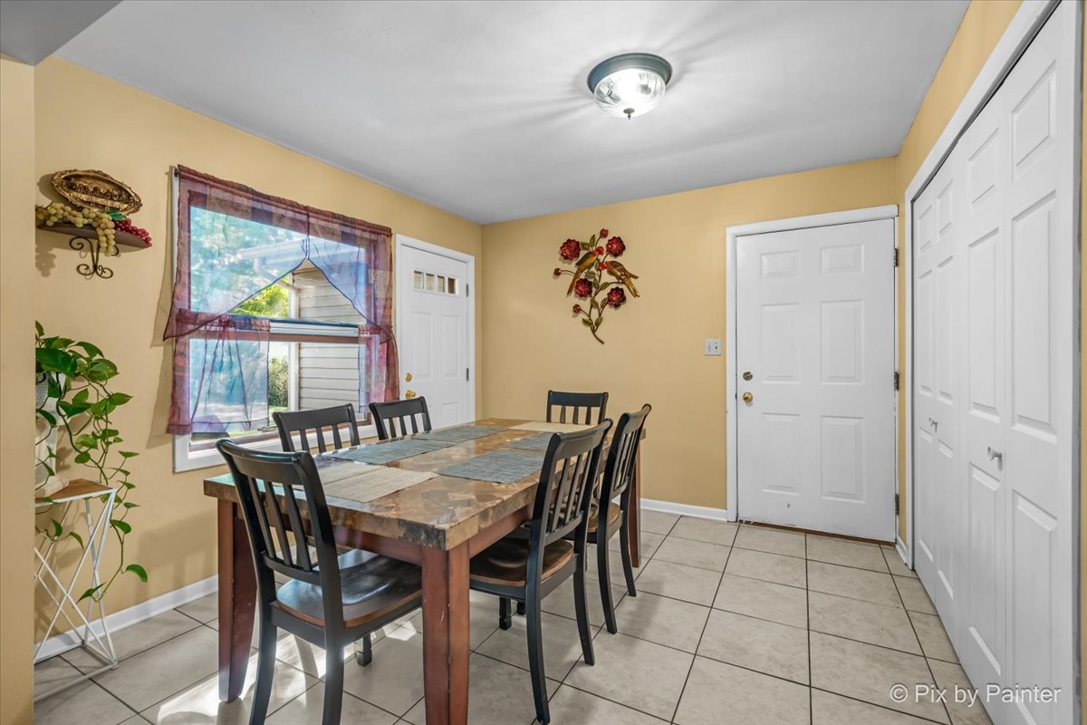 1103 Lawrence Avenue Elgin, IL 60123 - Photo 8 of 27