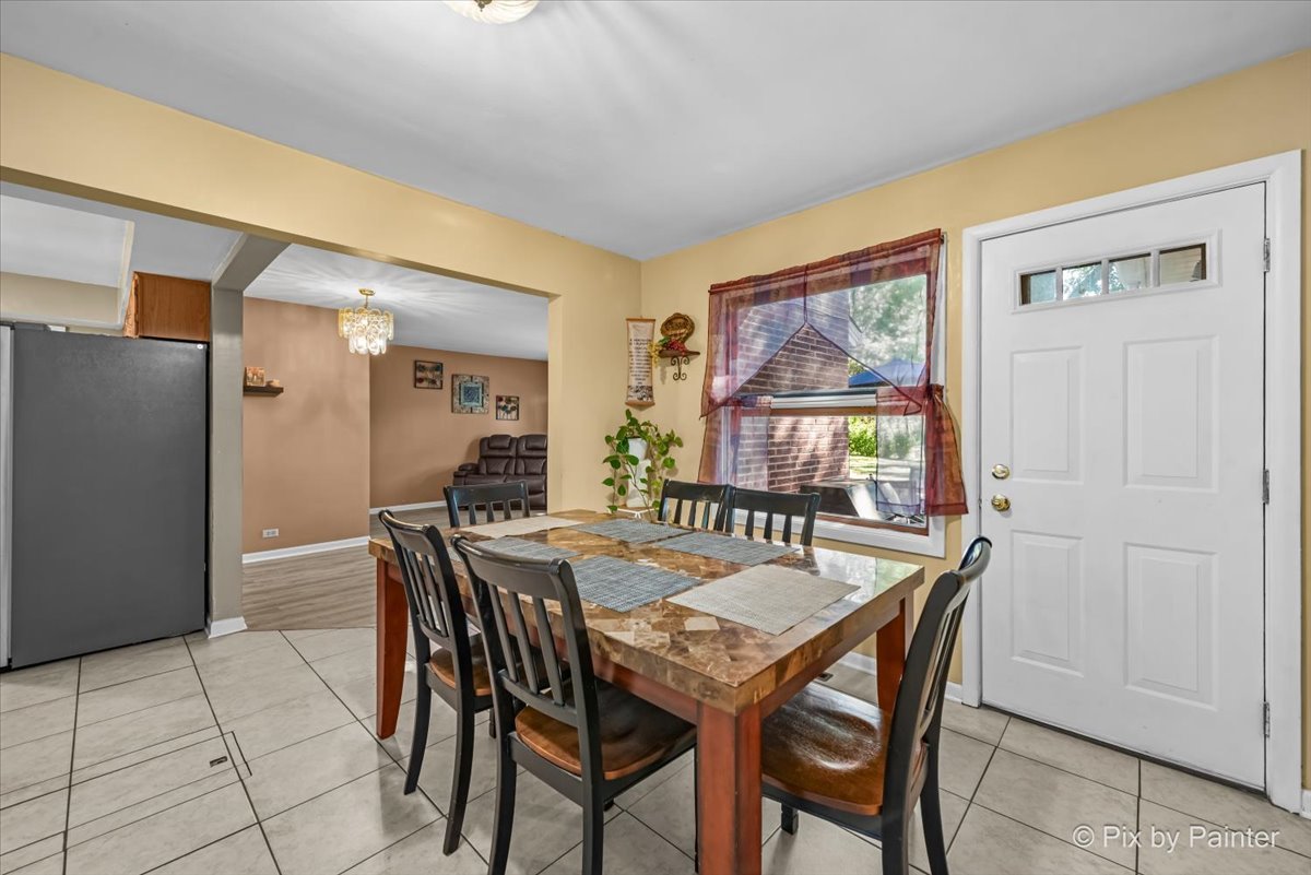 1103 Lawrence Avenue Elgin, IL 60123 - Photo 9 of 27