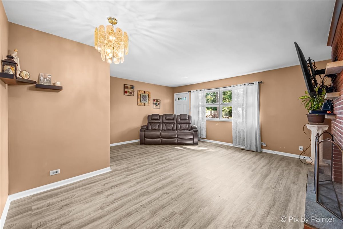 1103 Lawrence Avenue Elgin, IL 60123 - Photo 10 of 27