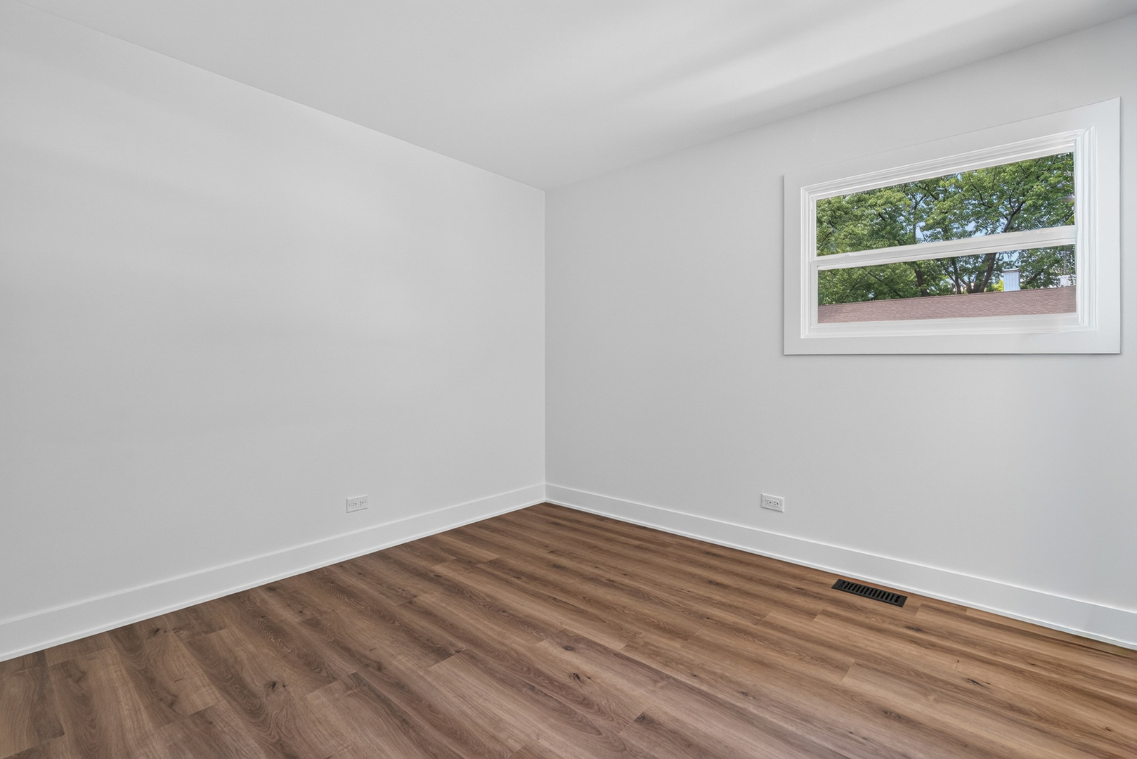 405 West Newport Road Hoffman Estates, IL 60169 - Photo 14 of 30
