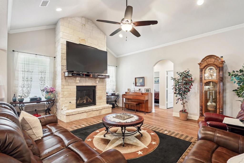 707 Chaparral Road Sanger, TX 76266 - Photo 10 of 32