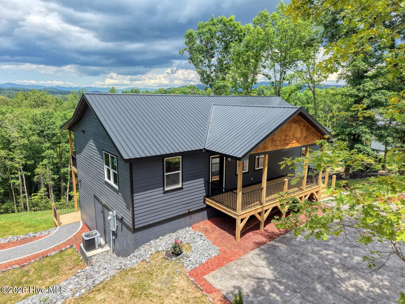 140 Short Oak Run Murphy, NC 28906 - Photo 3 of 81