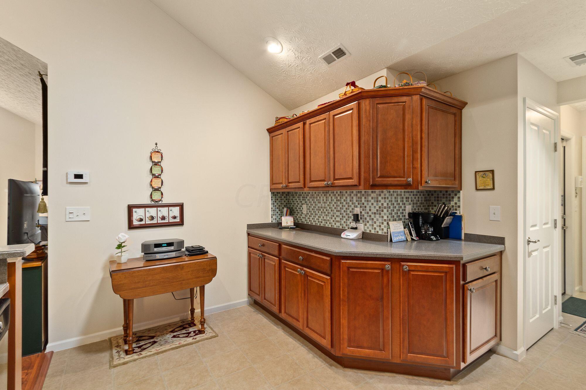 535 Ruttington Lane Westerville, OH 43082 - Photo 11 of 29 Loads of kitchen cabinetry