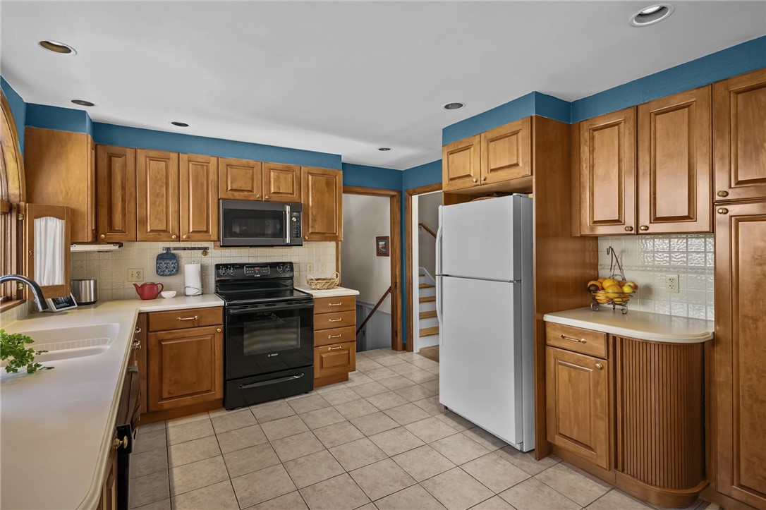 33 Orchard View Road Portsmouth, RI 02871 - Photo 17 of 47