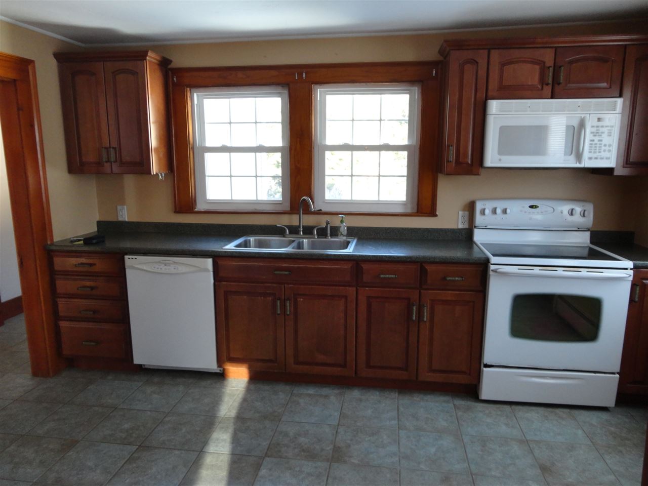 864 Dover Road Chichester, NH 03258 - Photo 3 of 23 Gallery Image 3