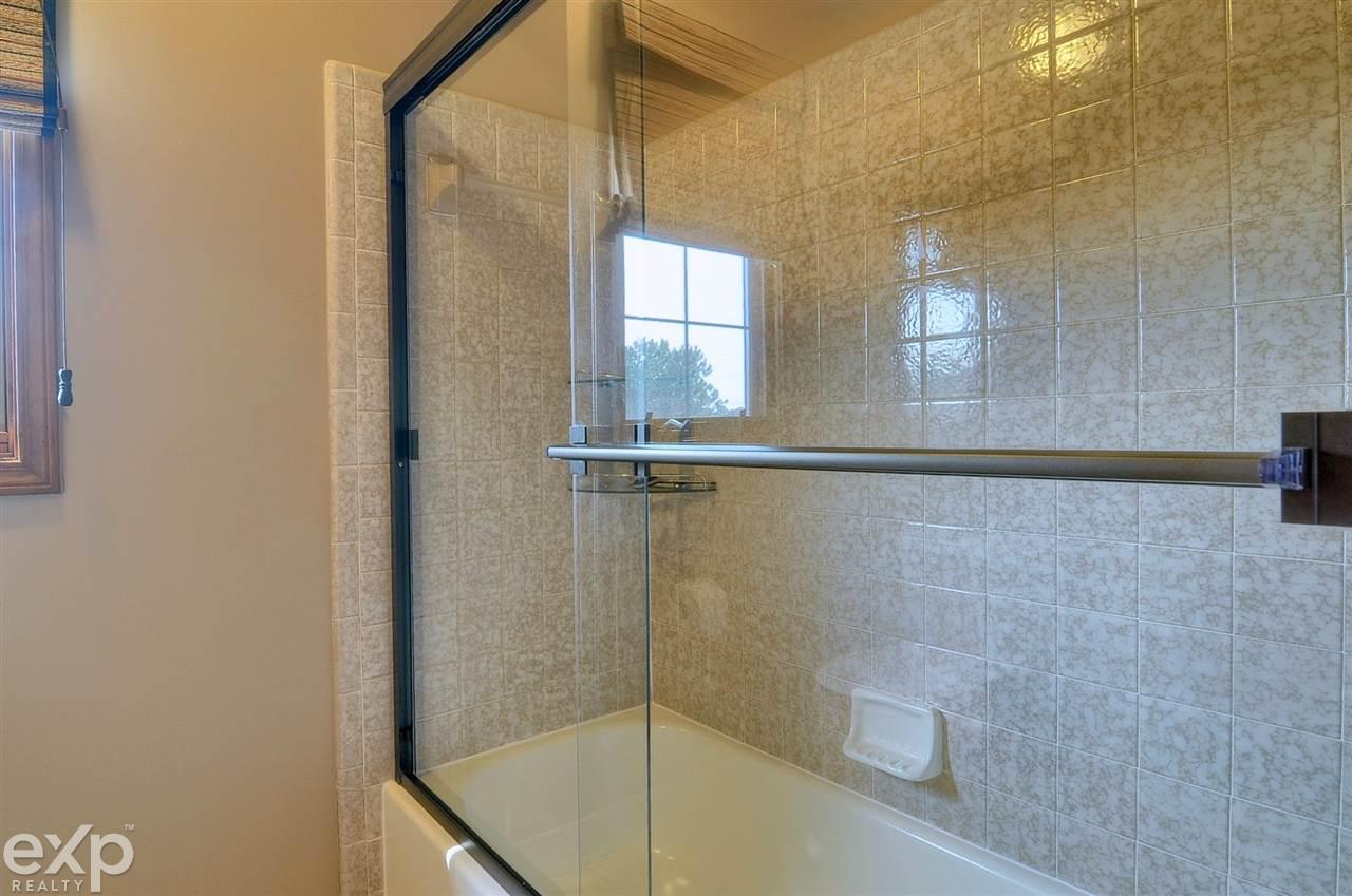 2057 Ridgefield Court Rochester Hills, MI 48306 - Photo 28 of 35