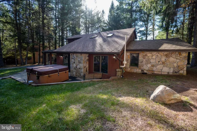 a view of a storage & utility room