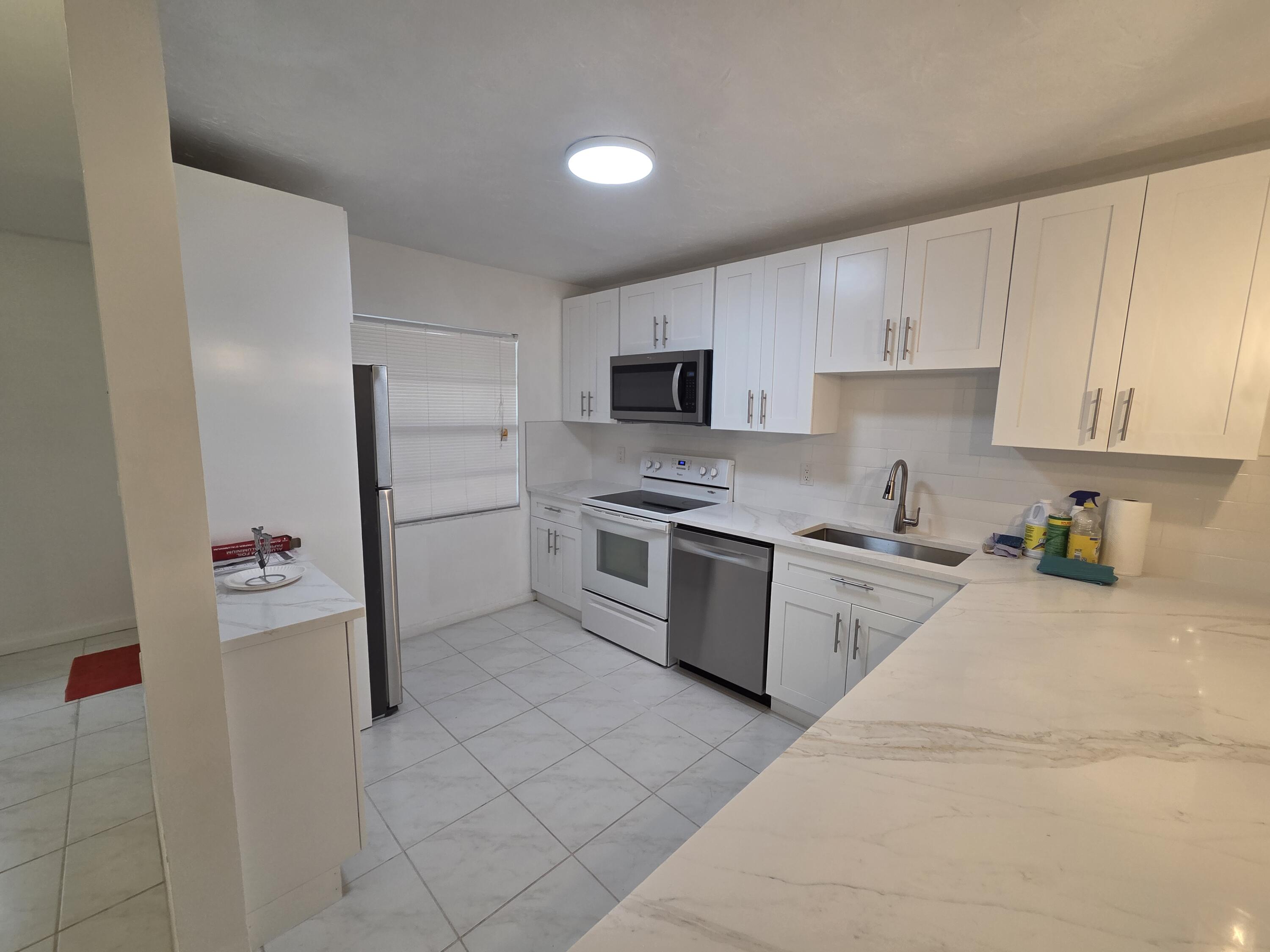 9187 Norte Lago, Unit 5E Boca Raton, FL 33428 - Photo 5 of 19 m2