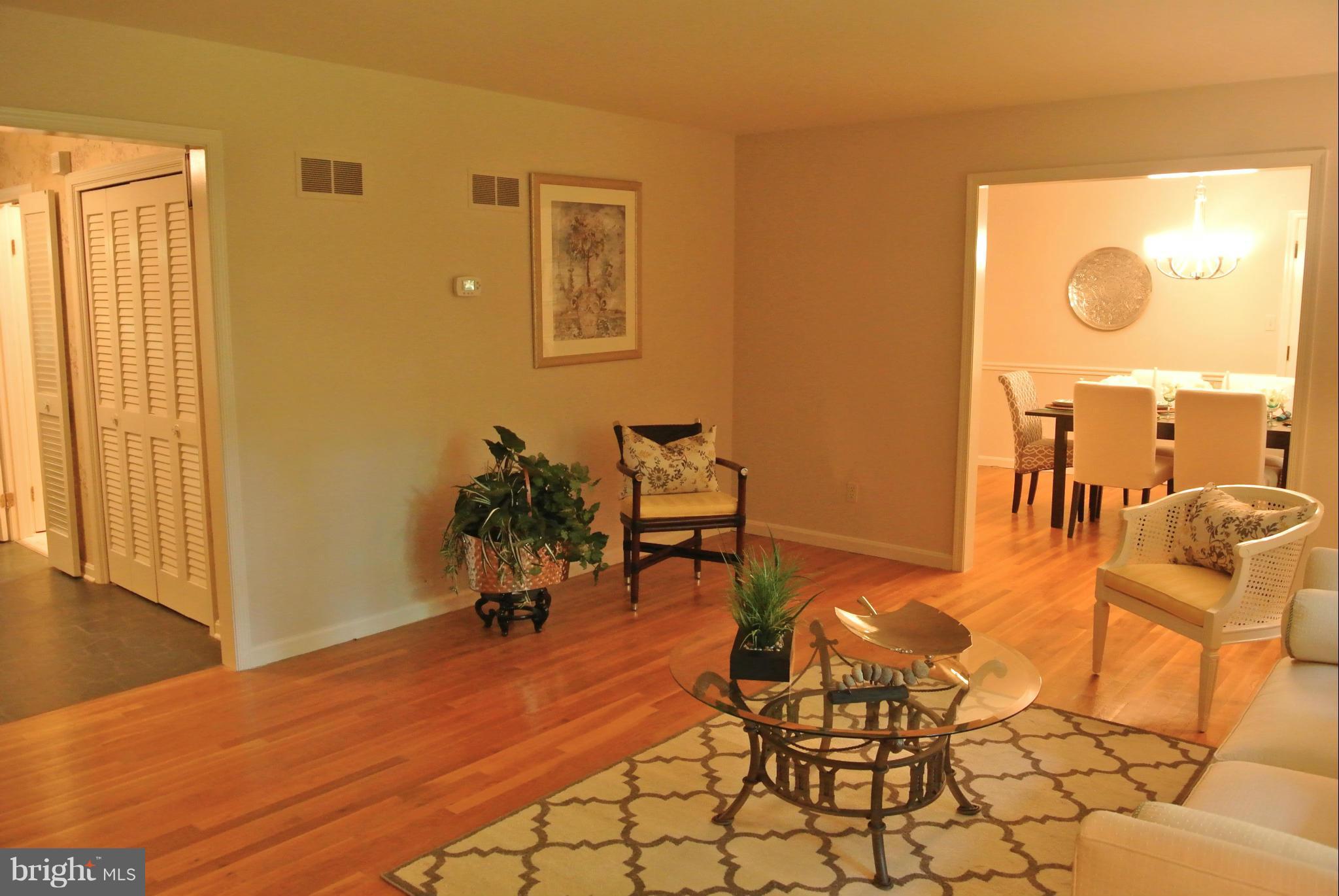 10600 Vale Road Oakton, VA 22124 - Photo 8 of 29 Living Room