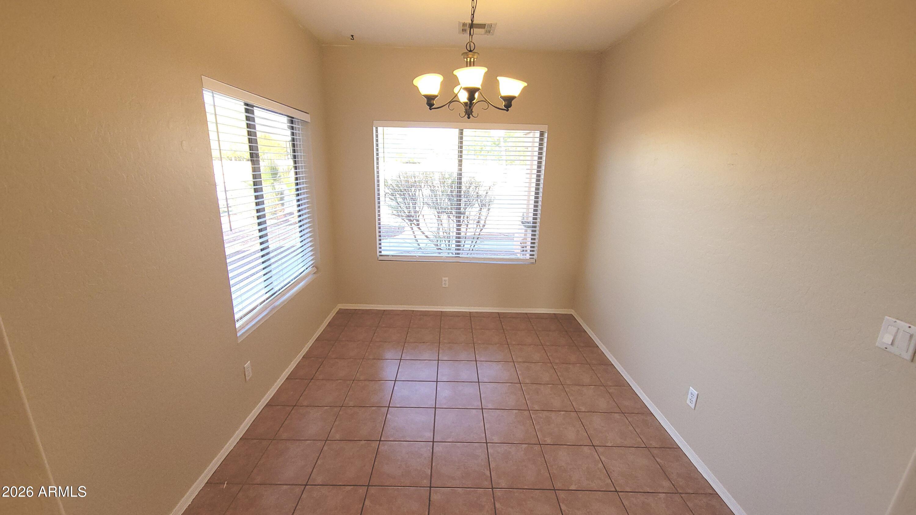 915 East Hearn Road Phoenix, AZ 85022 - Photo 11 of 26 Hearn Dining