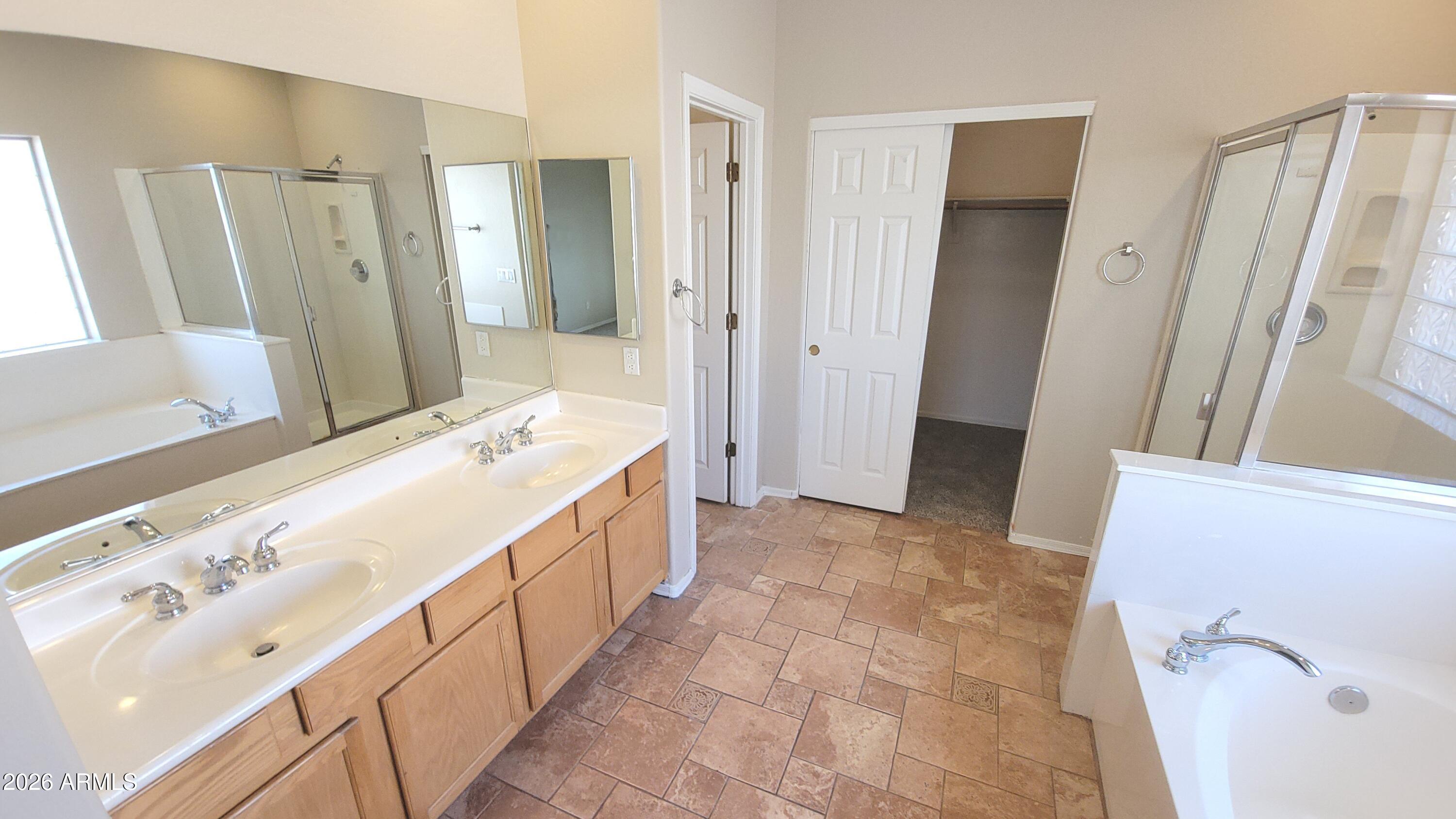 915 East Hearn Road Phoenix, AZ 85022 - Photo 14 of 26 Hearn Mst Bath B