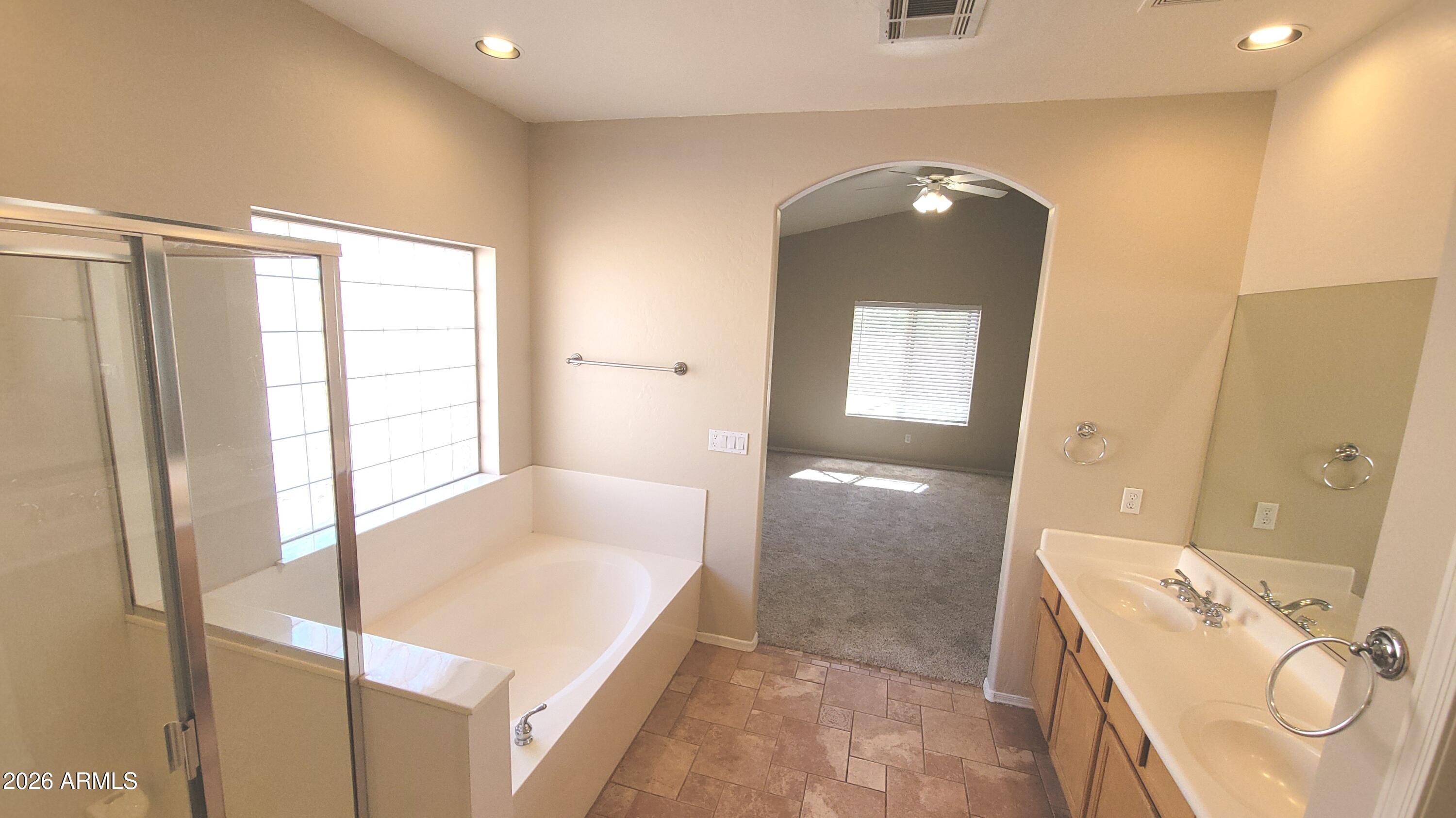 915 East Hearn Road Phoenix, AZ 85022 - Photo 16 of 26 Hearn Mst Bath