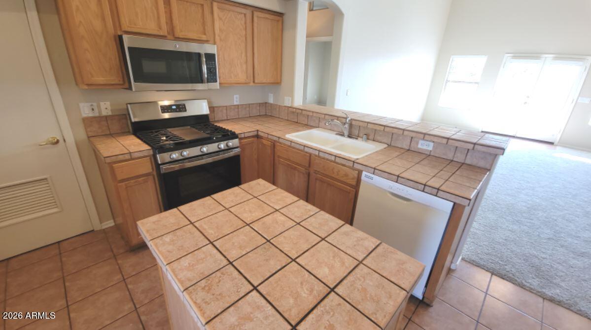 915 East Hearn Road Phoenix, AZ 85022 - Photo 8 of 26 Hearn Kitchen