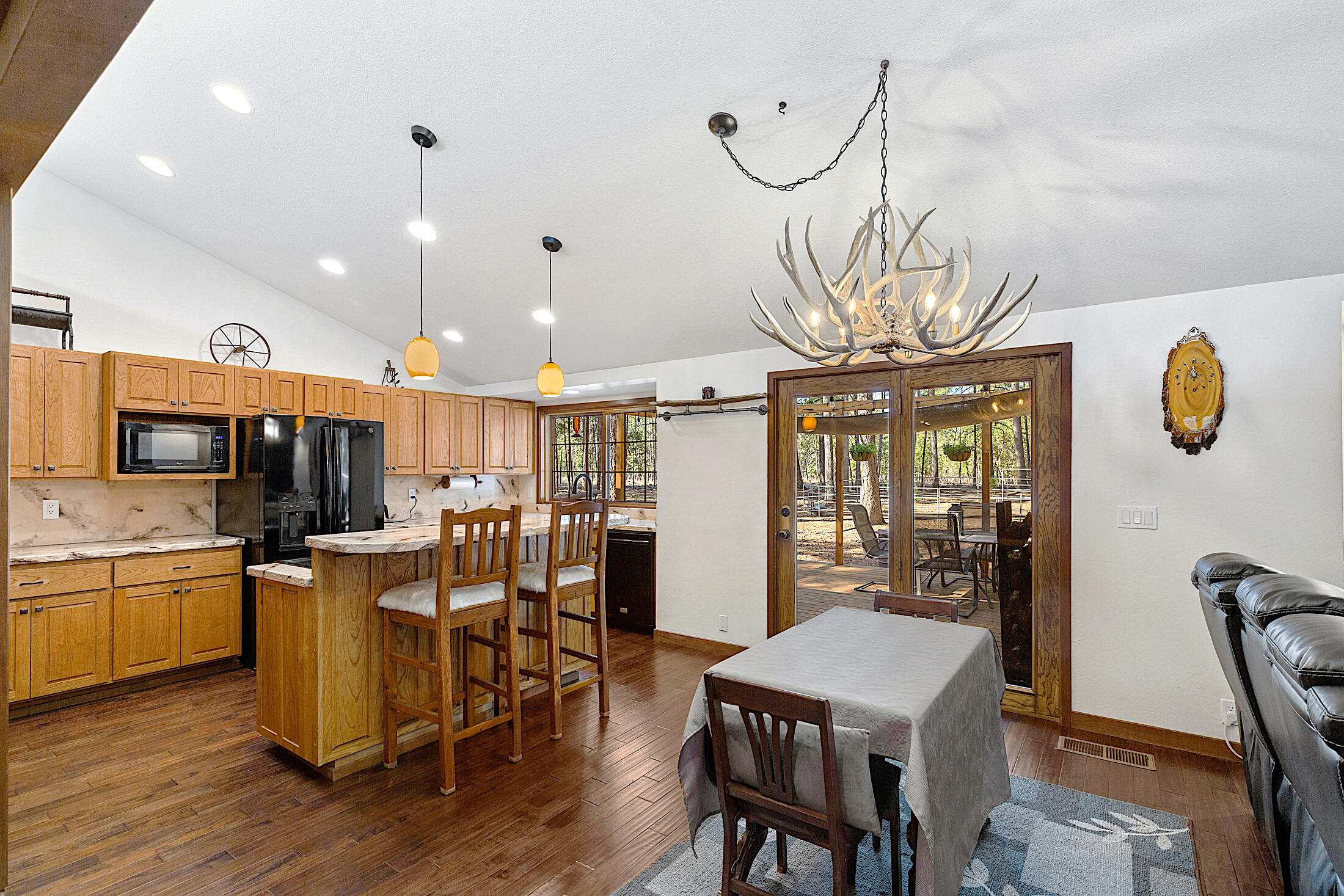 150 Combs Drive Merlin, OR 97532 - Photo 9 of 58 125A9665