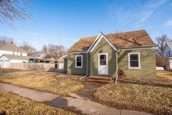 $179,000 | 122 1st Avenue Northeast, Clara City, MN 56222