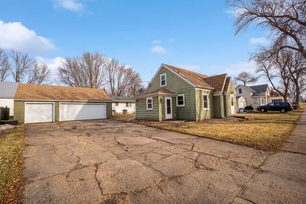 $179,000 | 122 1st Avenue Northeast, Clara City, MN 56222