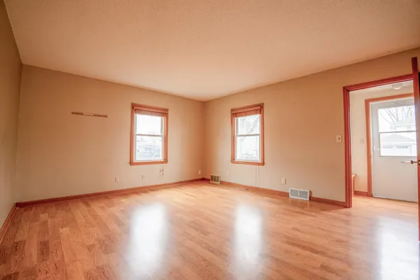 $179,000 | 122 1st Avenue Northeast, Clara City, MN 56222