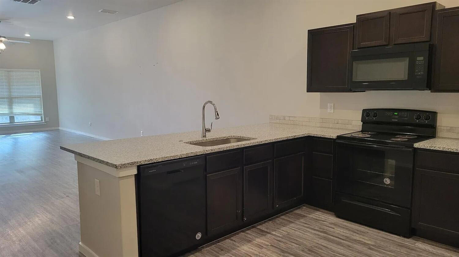 1621 133rd Street Lubbock, TX 79423 - Photo 6 of 18 1621 133rd kitchen