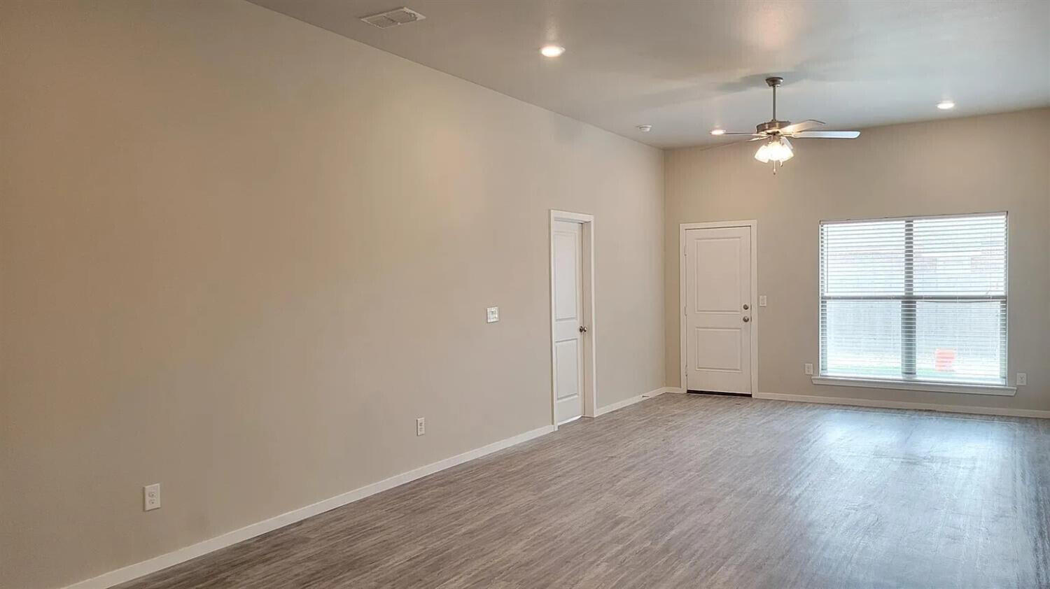 1621 133rd Street Lubbock, TX 79423 - Photo 8 of 18 1621 133rd living room