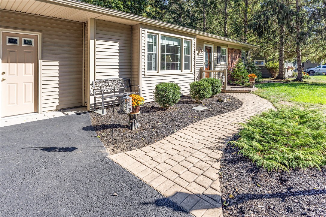 19 Crossfield Road Perinton, NY 14450 - Photo 5 of 28