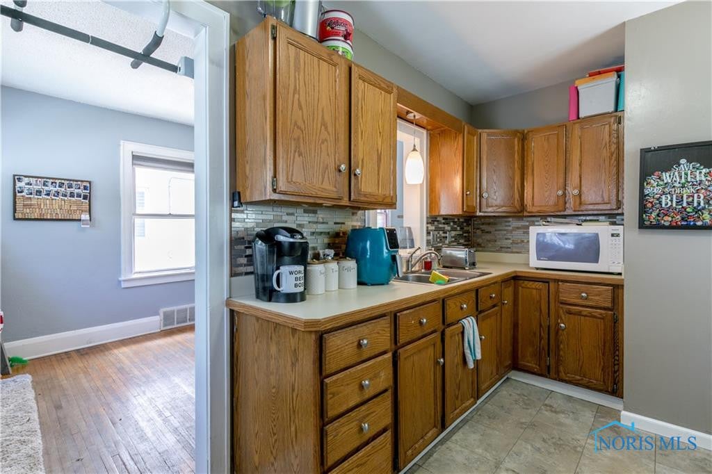 1940 Mansfield Road Toledo, OH 43613 - Photo 8 of 30 Gallery Image 8