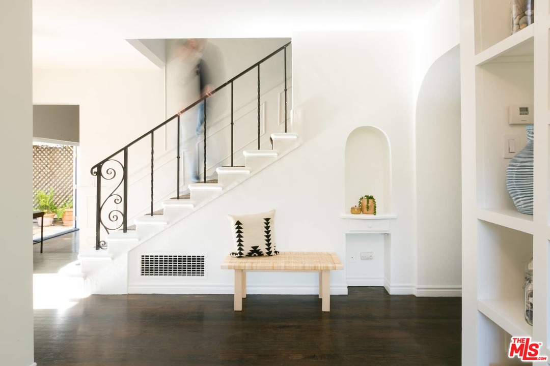 4115 Holly Knoll Drive Los Angeles, CA 90027 - Photo 12 of 29