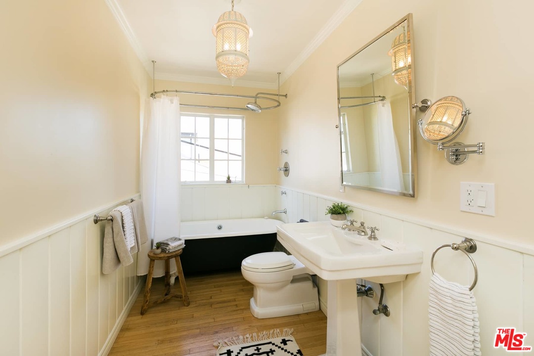 4115 Holly Knoll Drive Los Angeles, CA 90027 - Photo 14 of 29