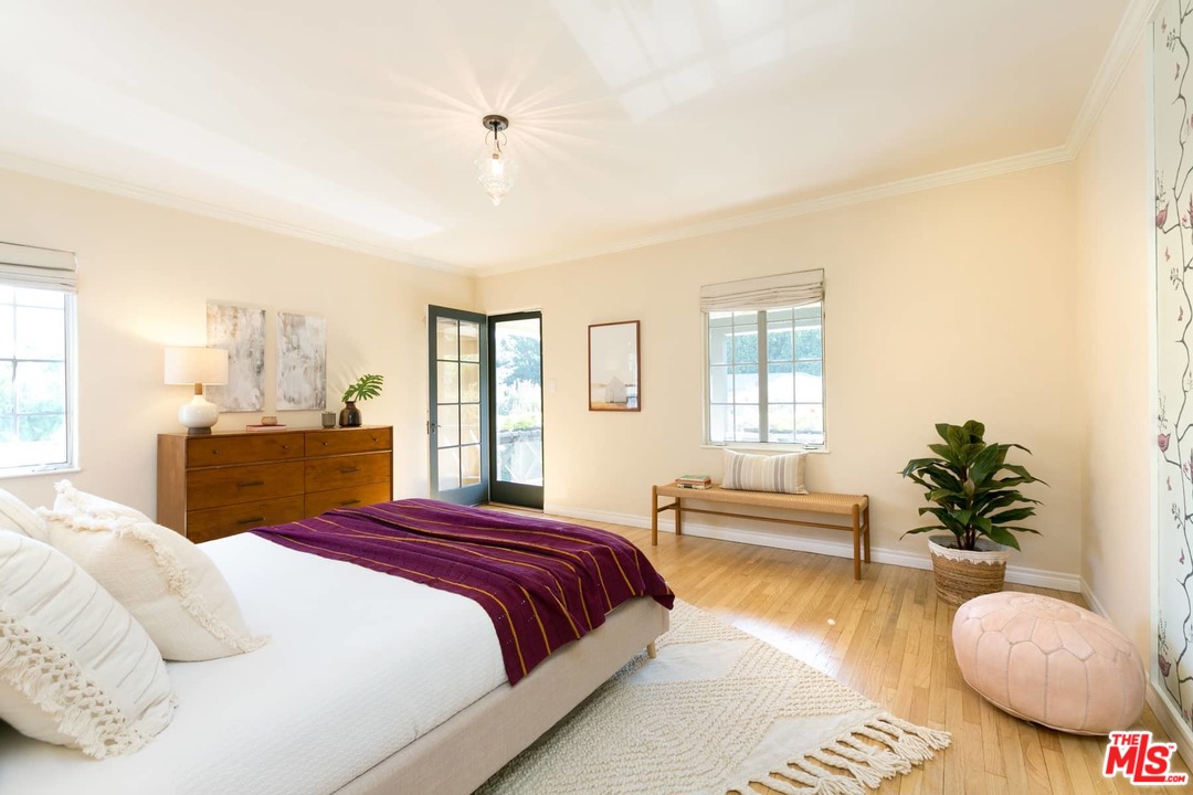 4115 Holly Knoll Drive Los Angeles, CA 90027 - Photo 16 of 29