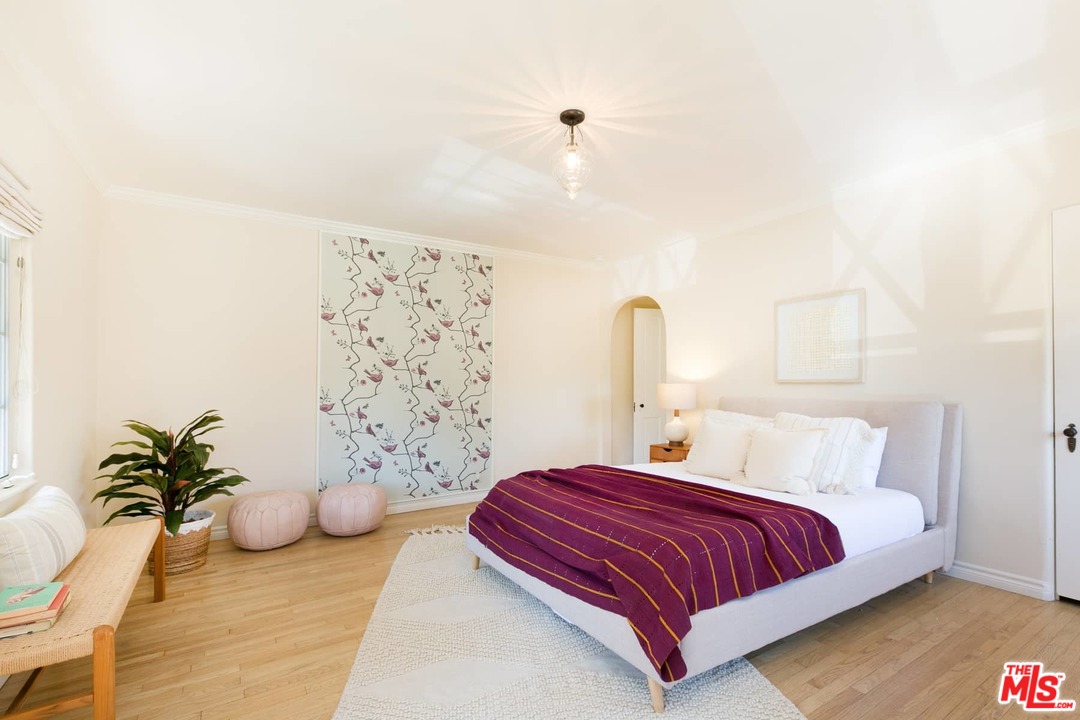 4115 Holly Knoll Drive Los Angeles, CA 90027 - Photo 17 of 29